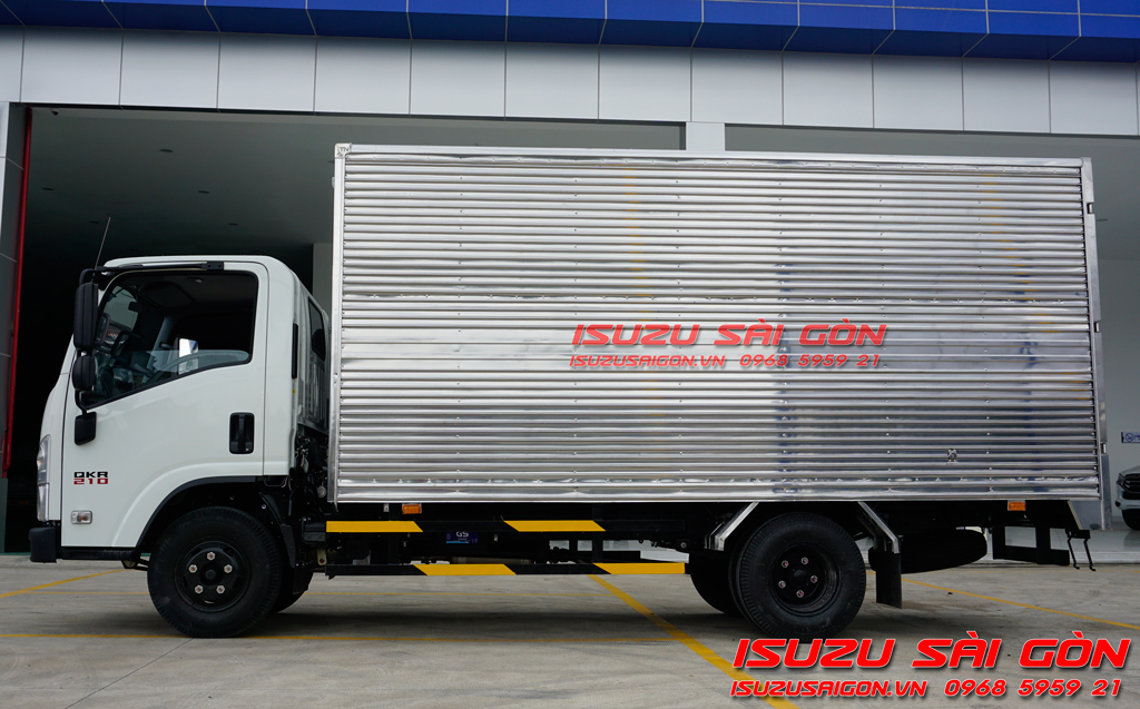 Xe Tải Isuzu 2T4 QKR QMR77HE5A Thùng Kín 2